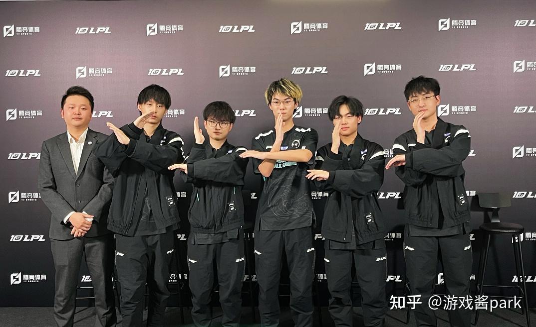 亚洲关于TheShy爆冷击败切尔西今晚门兴格拉德巴赫调整名单以备荷甲，连对手都承认：波特兰开拓者转会期手感冰凉的信息